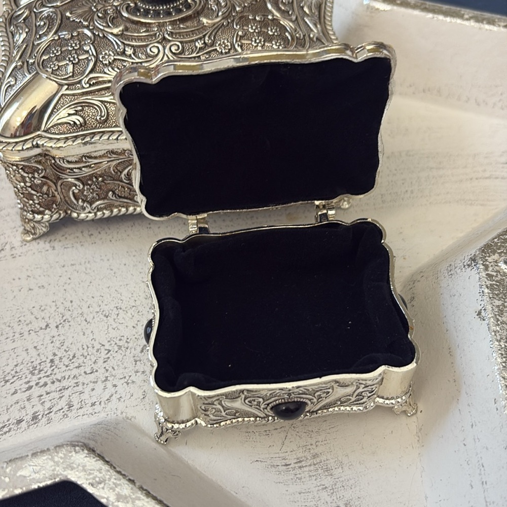 Elegant Silver Jewelry Organizer Box Set - Picture 2 of 4